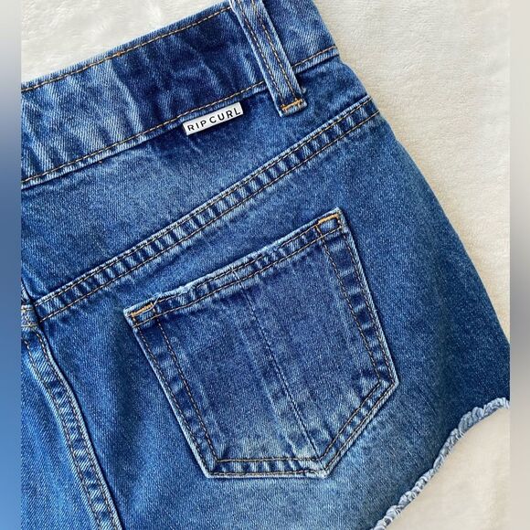 Rip curl Womens Denim Shorts cut off distressed Surf beachy Size 25 - Picture 8 of 9